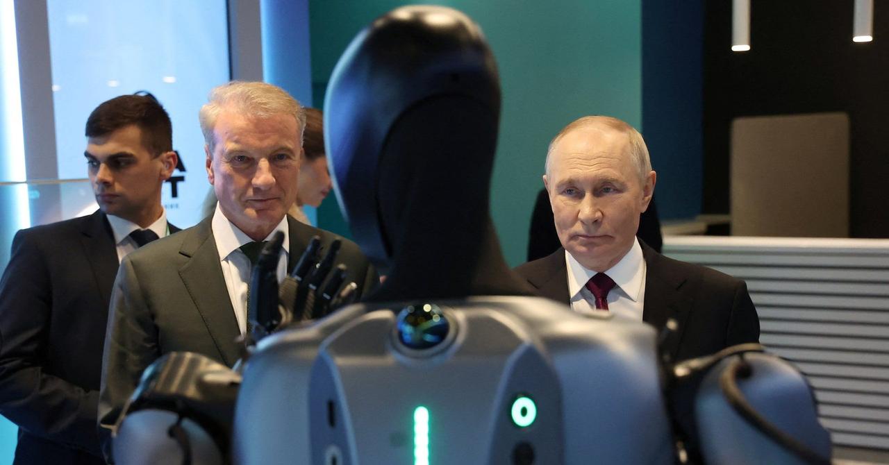 Russian AI Robot 'Green' Successfully Dances for Putin