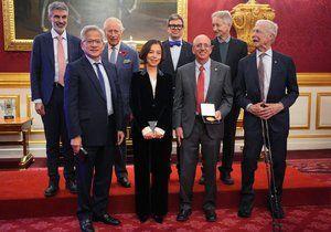 Geoffrey Hinton warns AI job replacement will accelerate in