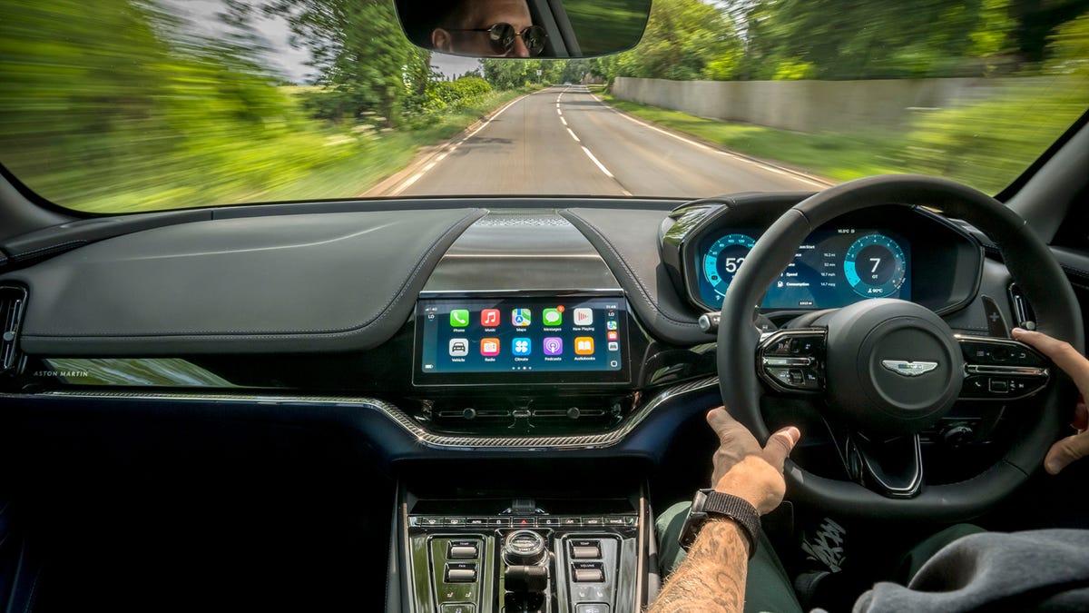Apple Opens CarPlay to ChatGPT, Gemini, and Claude with iOS 26.4 Beta Release