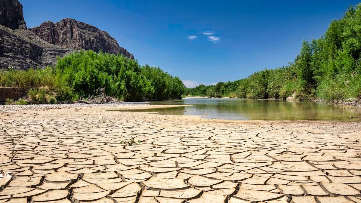 Oracle's Project Jupiter AI data center sparks water debate in drought-stricken New Mexico desert