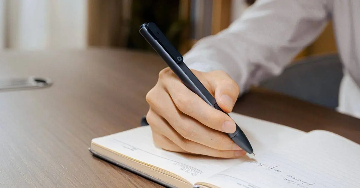 Flowtica Scribe AI pen records meetings while you write, but privacy concerns linger