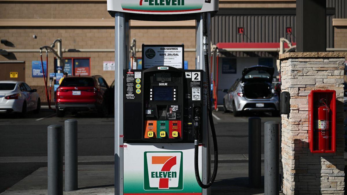 California Drivers Sue Major Gas Stations for Using AI to Inflate Prices by 30 Cents Per Gallon