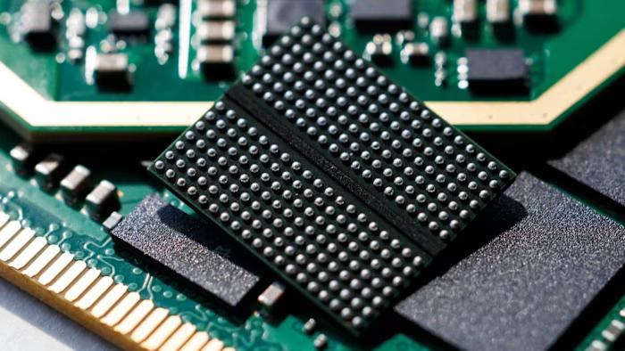 AI Stock Sell-Off Deepens as Investors Dump Chipmakers Amid Bubble Fears and Circular Financing