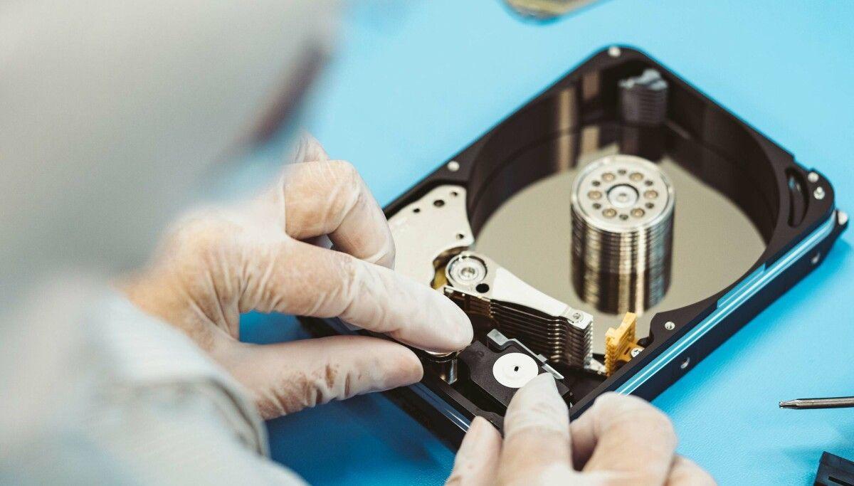Seagate rides AI storage boom to record margins as nearline capacity sells through 2028