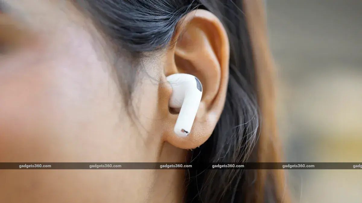 Apple May Launch Camera-Equipped AirPods B790 in September, Advancing AI Wearables Strategy