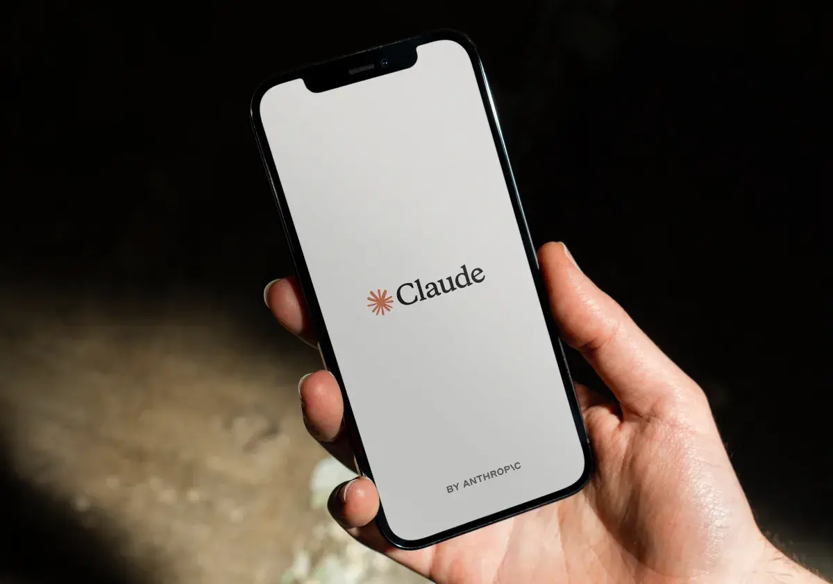 Anthropic Claude unifies AI memory across chat and Cowork, giving users full control
