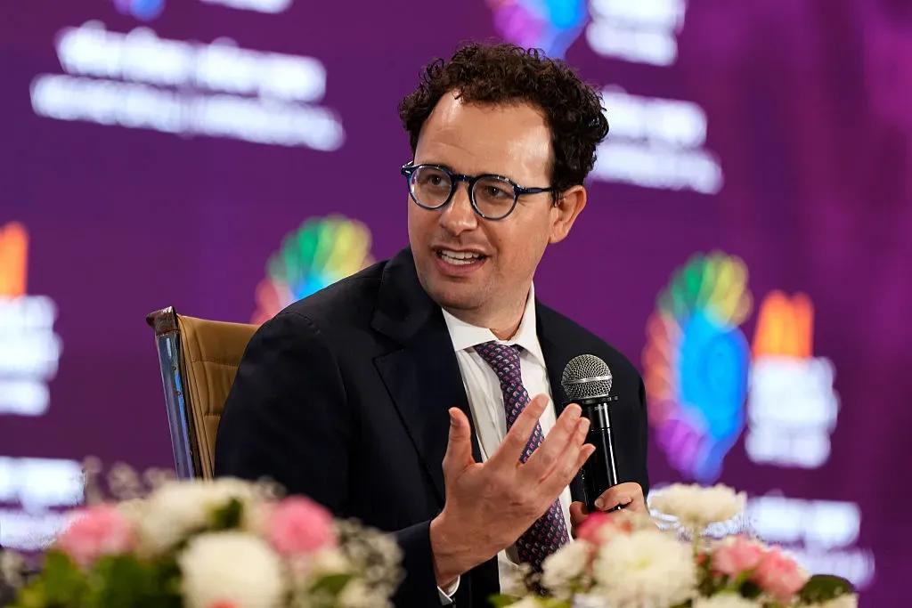 Anthropic CEO Calls to Slow AI Development as Researcher Quits Over Extinction Fears