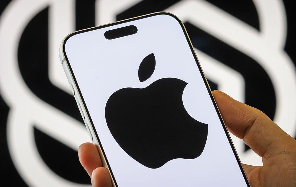 Elon Musk Drops Apple from Antitrust Lawsuit but Continues Legal Battle Against OpenAI