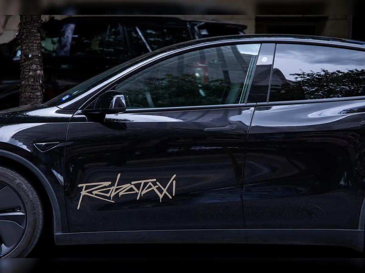Tesla pushes Cybercab robotaxis sales by year-end as federal probe questions safety compliance